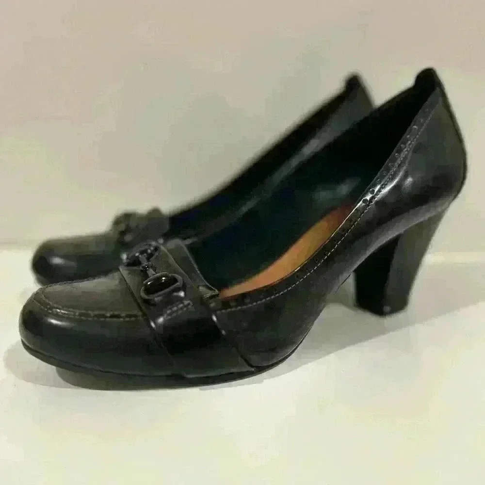 Clarks Lisa OxBlood Leather Pumps Horse-bit Buckle Round like new  condition 8.5